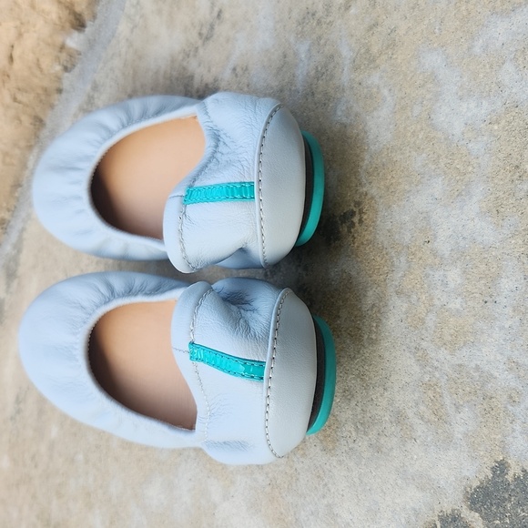 Tieks Feather Gray Size 7 - Picture 4 of 9